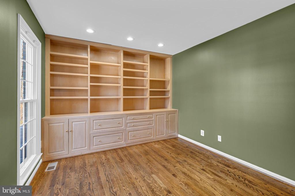 8661 CHASE GLEN CIRCLE