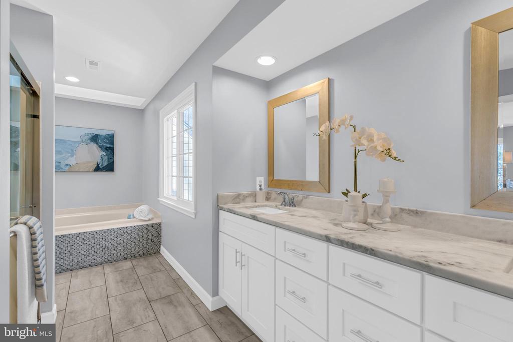 8661 CHASE GLEN CIRCLE