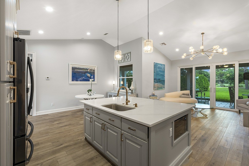 810 Carolina Circle SW