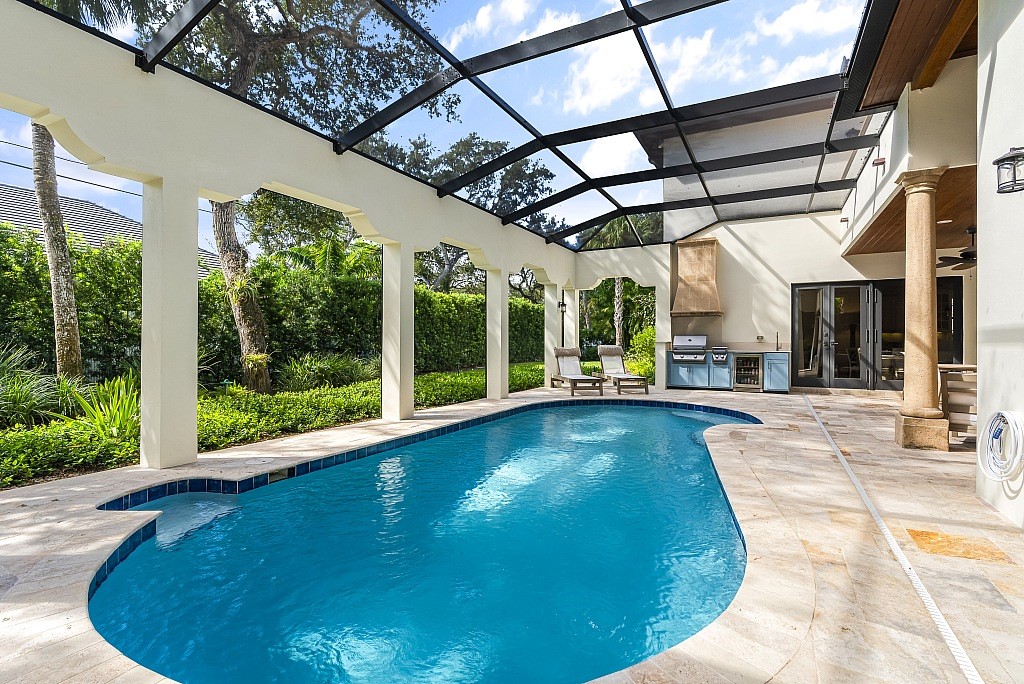 906 Seagrape Lane