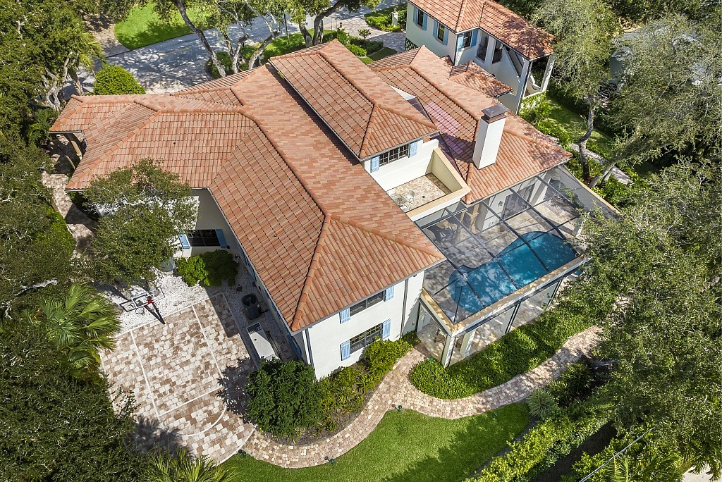 906 Seagrape Lane