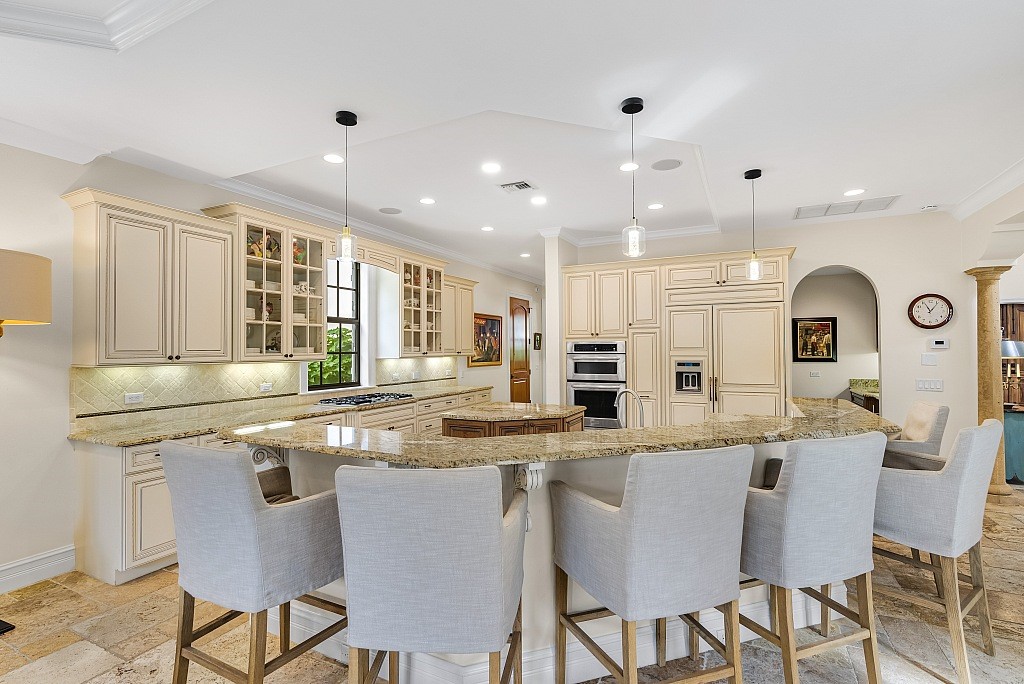 906 Seagrape Lane