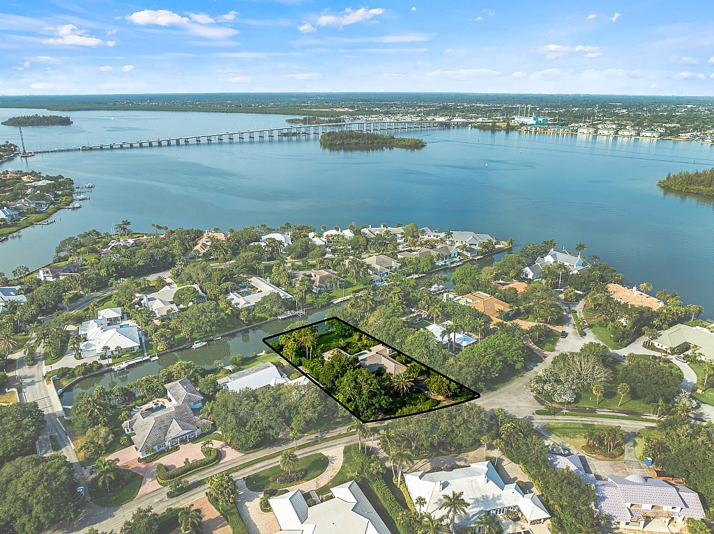 524 Bay Drive