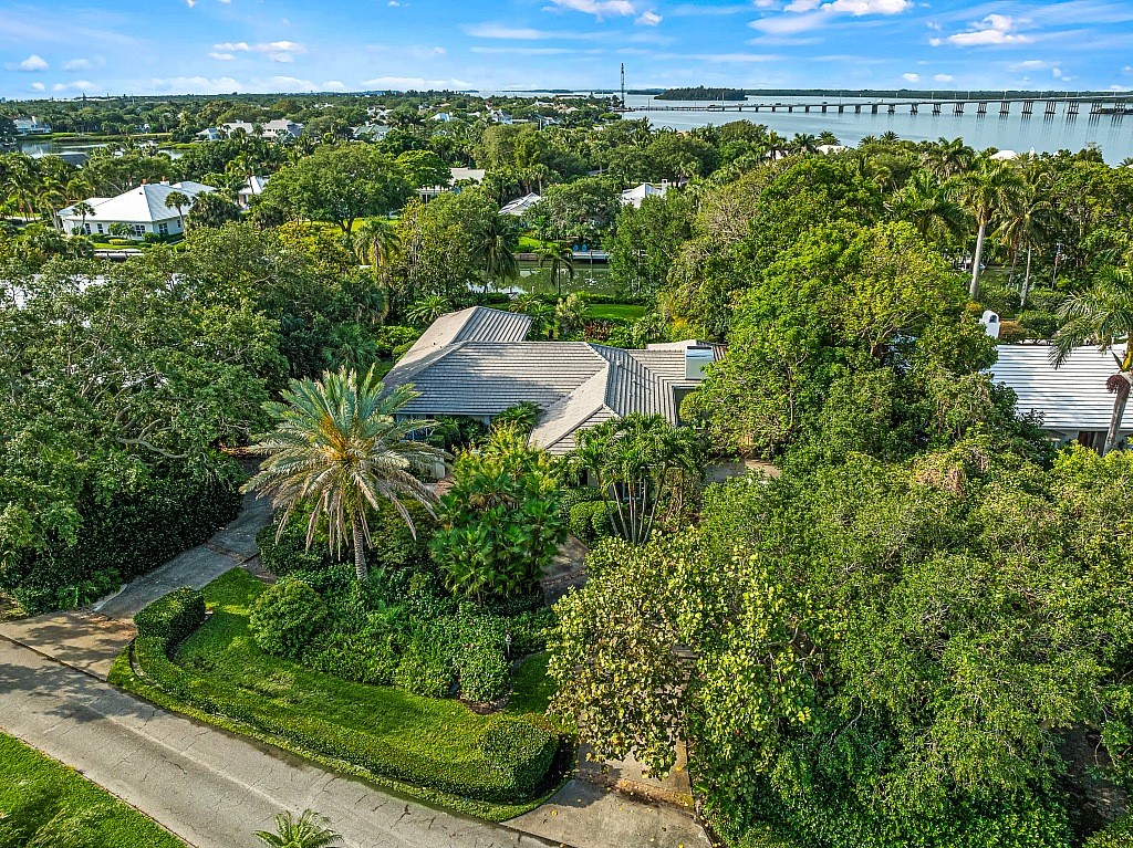 524 Bay Drive