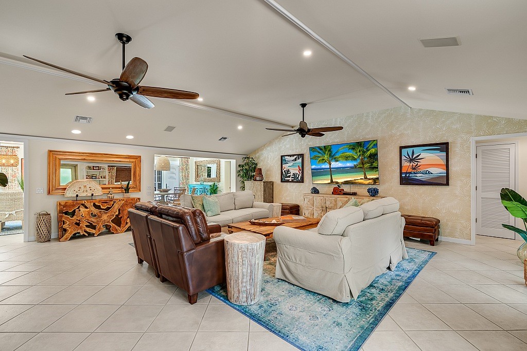 986 Seagrape Lane
