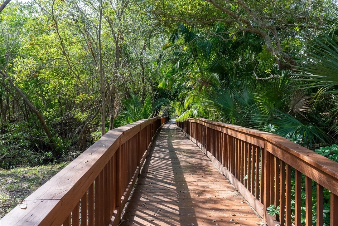 661 N Tomahawk Trail