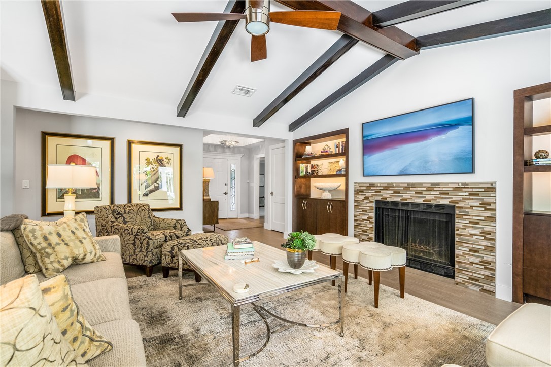 1495 Shorelands Drive E