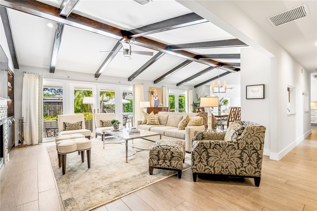 1495 Shorelands Drive E