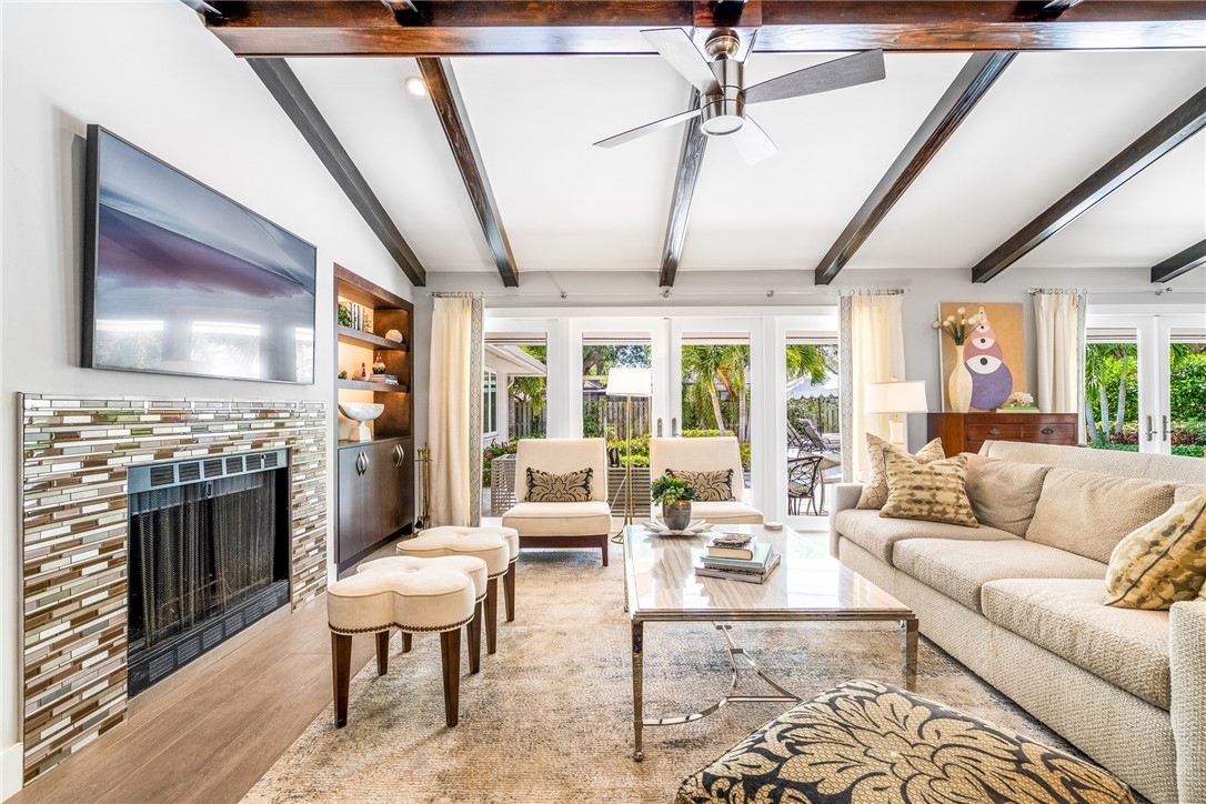 1495 Shorelands Drive E