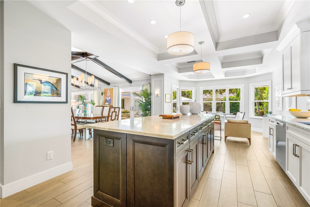 1495 Shorelands Drive E