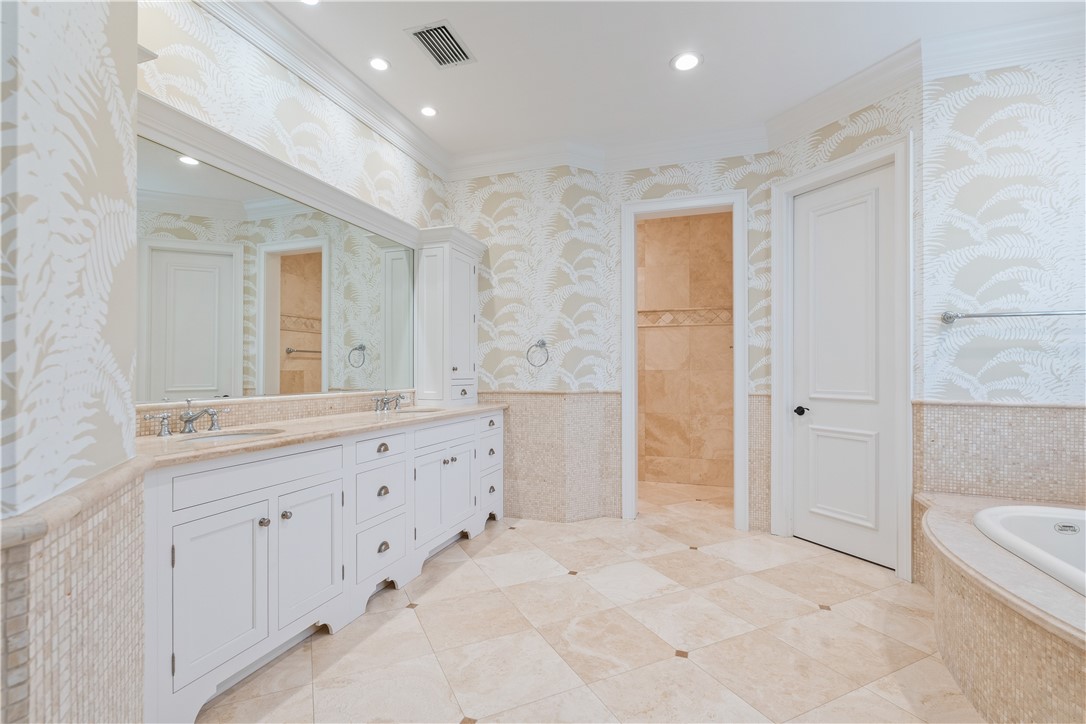 121 Palm Island Lane