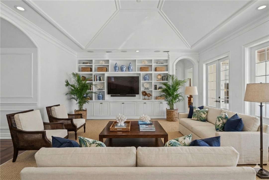 121 Palm Island Lane