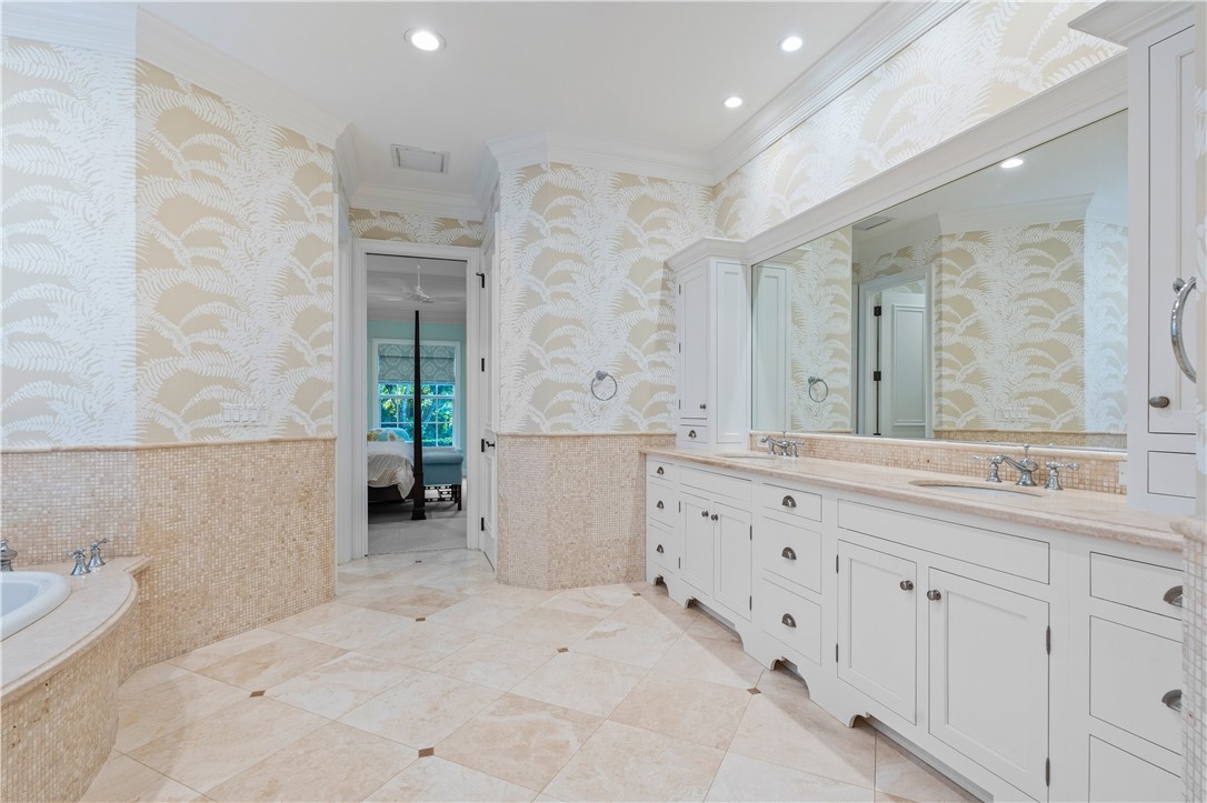 121 Palm Island Lane