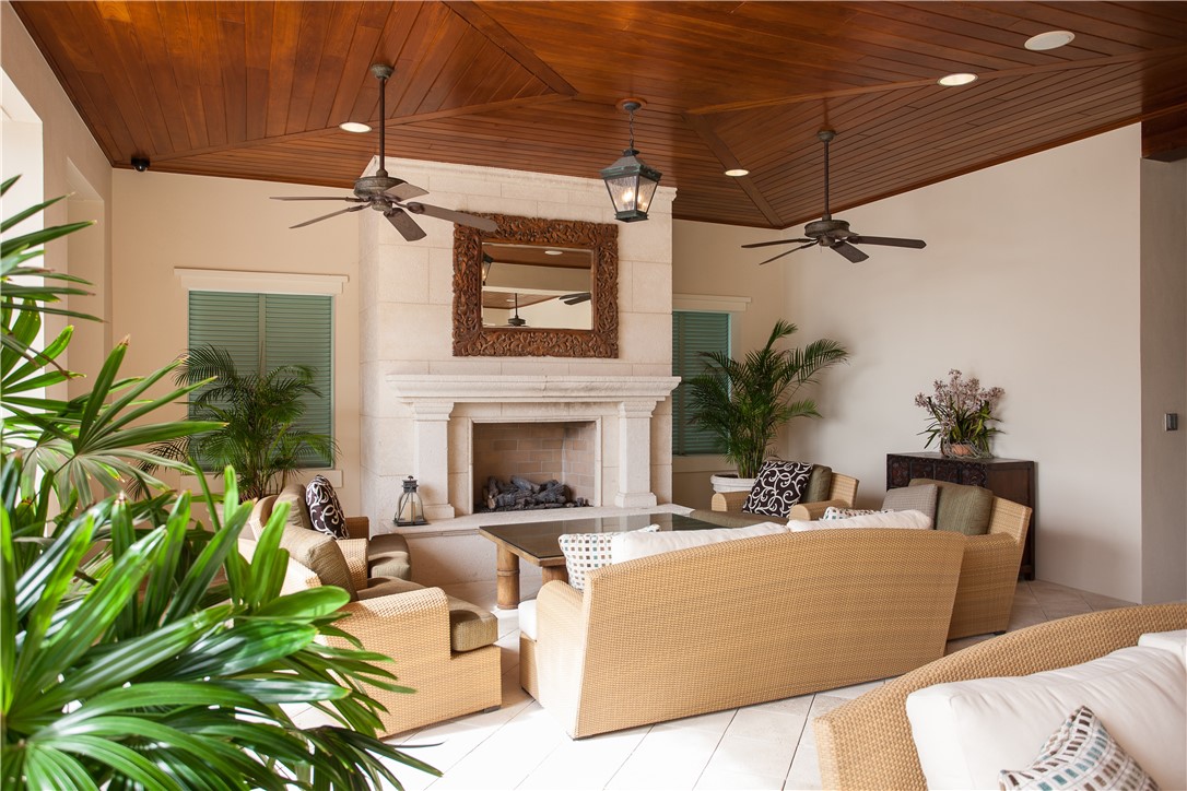 121 Palm Island Lane