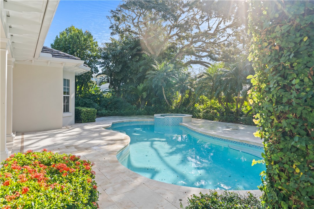 121 Palm Island Lane