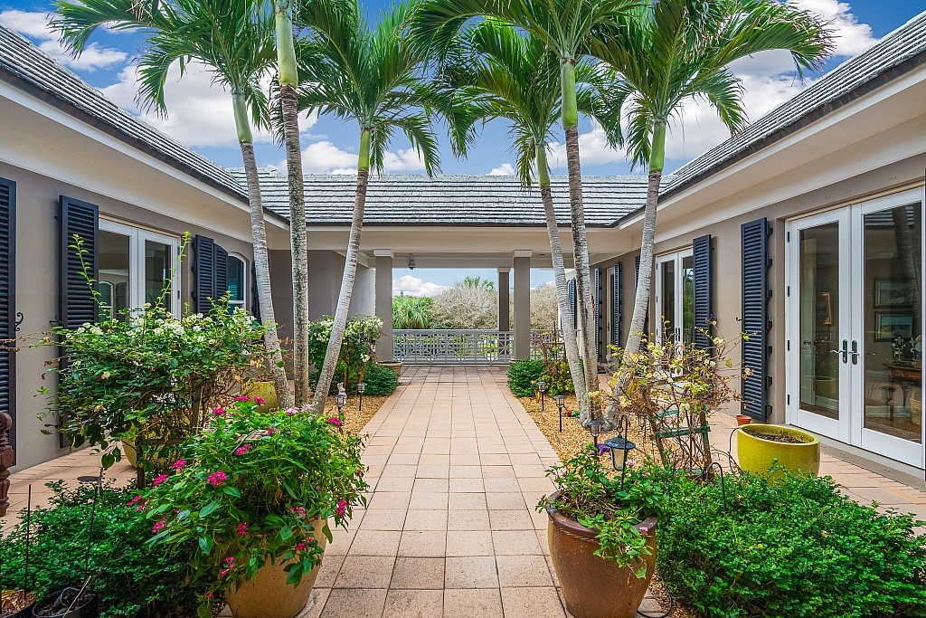 290 Bermuda Bay Lane