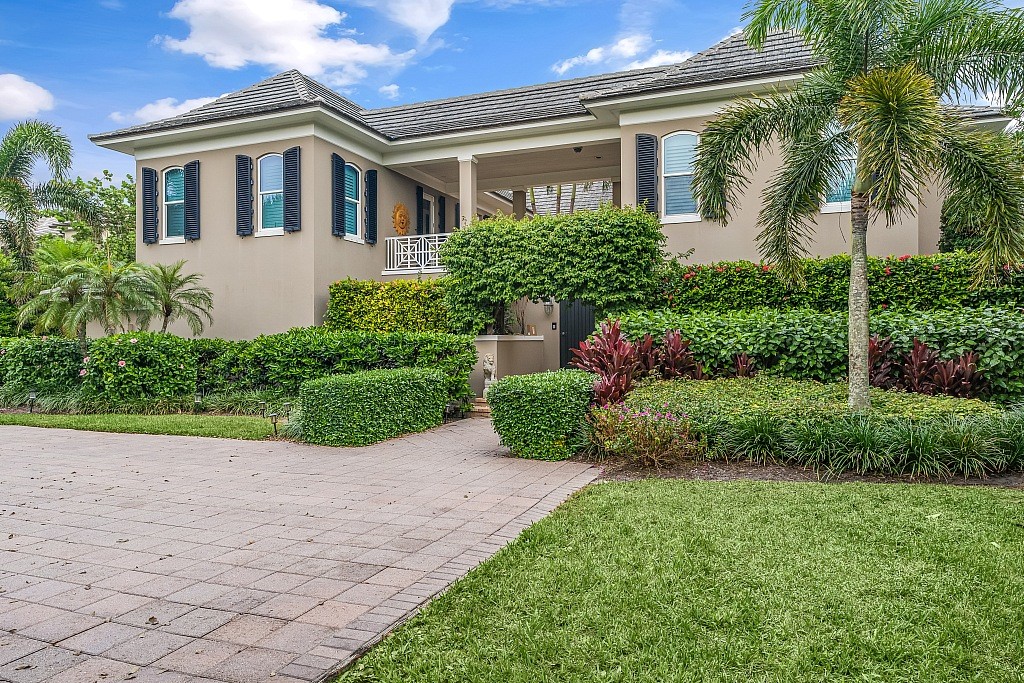 290 Bermuda Bay Lane