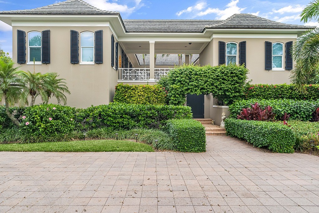 290 Bermuda Bay Lane