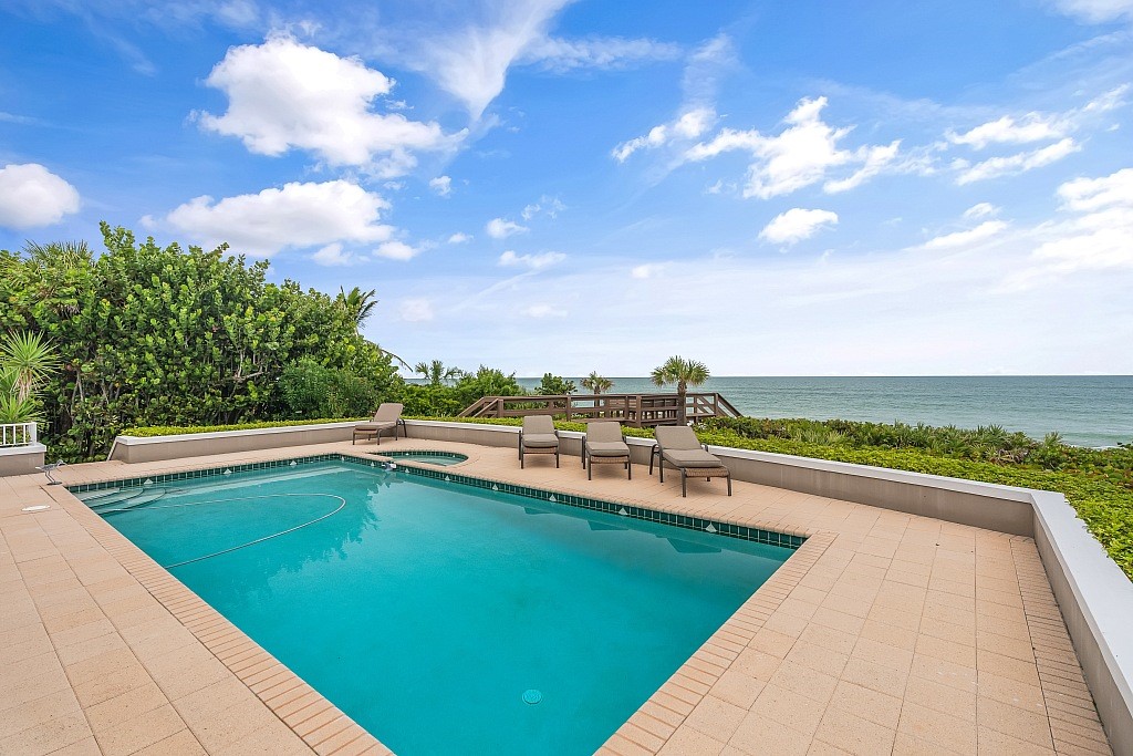 290 Bermuda Bay Lane