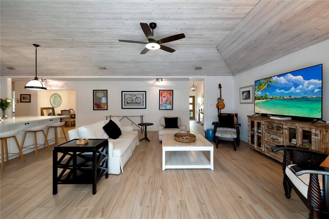 1024 Palmar De Ays Drive