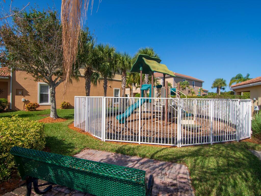 1073 Normandie Way