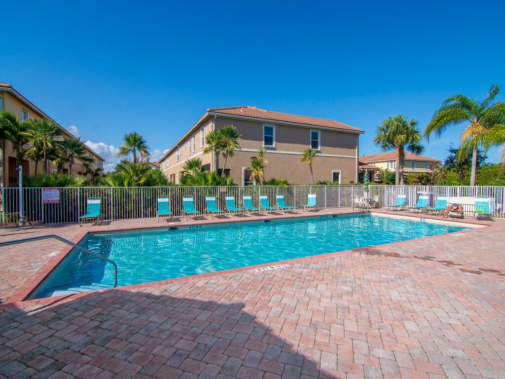 1073 Normandie Way