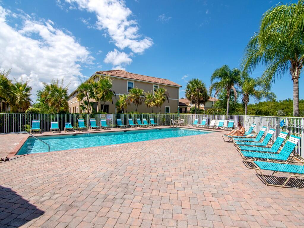 1073 Normandie Way