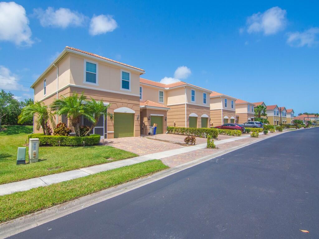 1073 Normandie Way