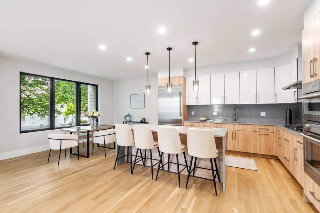 52 Aberdeen St # 1