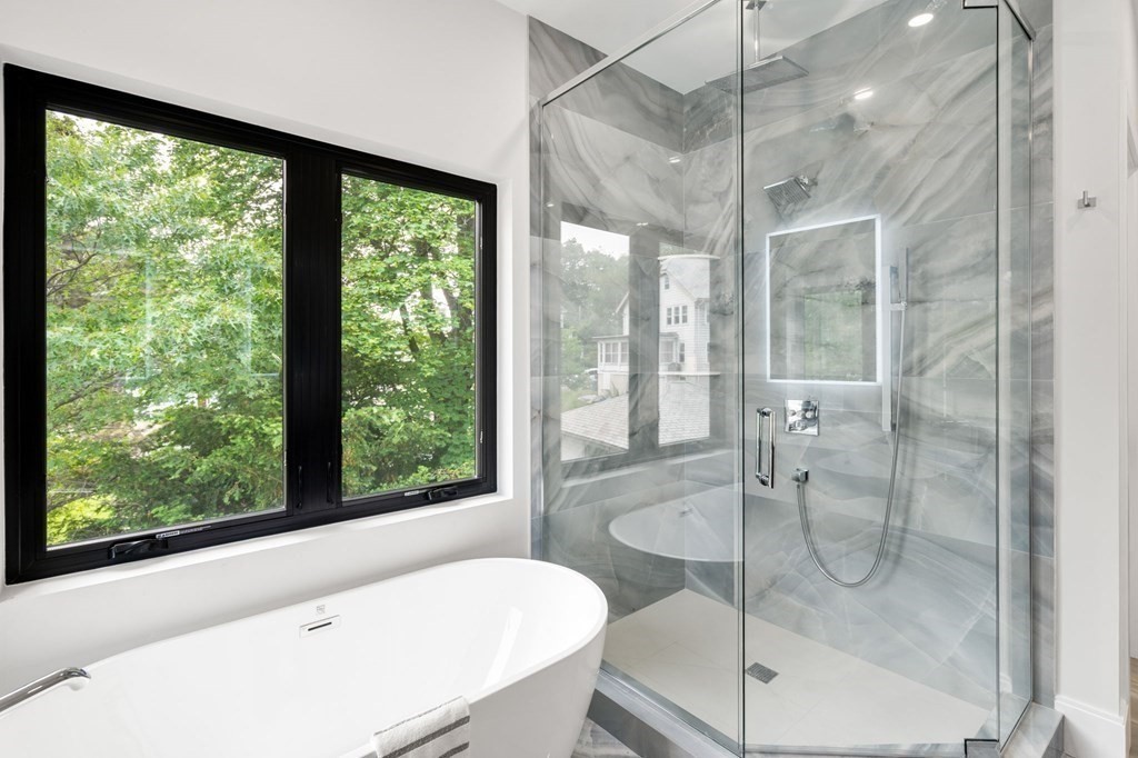52 Aberdeen St # 1