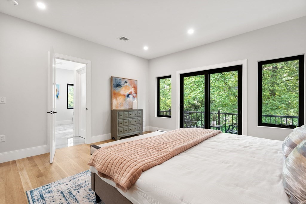 52 Aberdeen St # 1