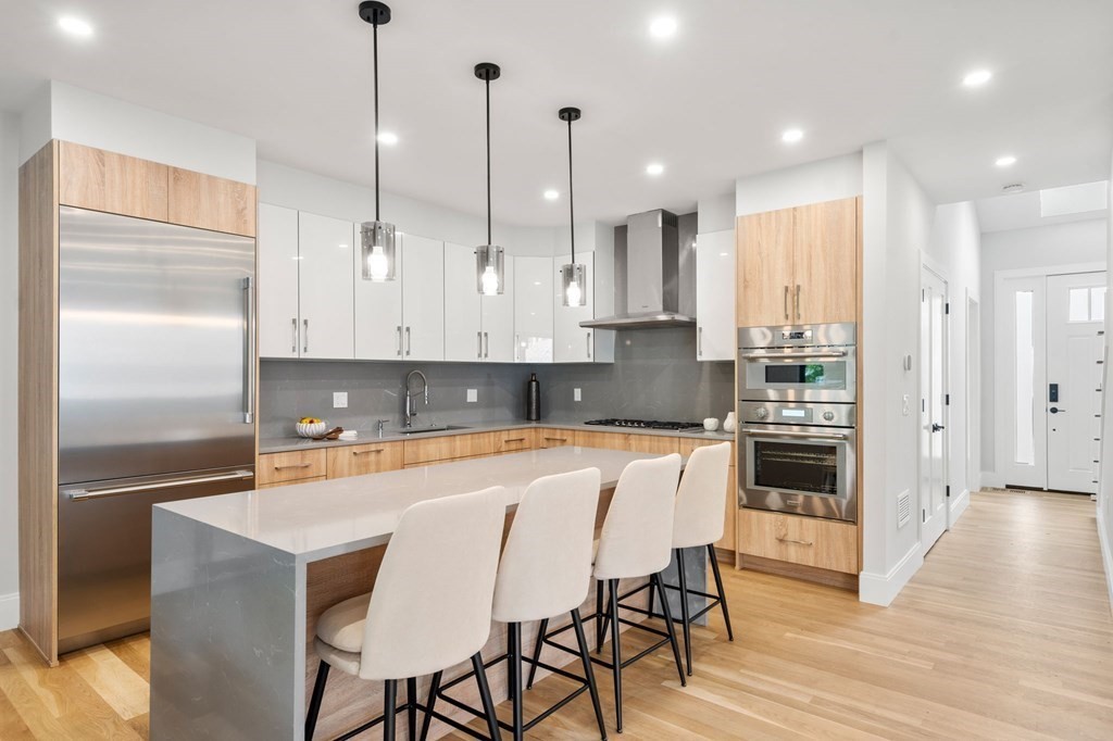 52 Aberdeen St # 1