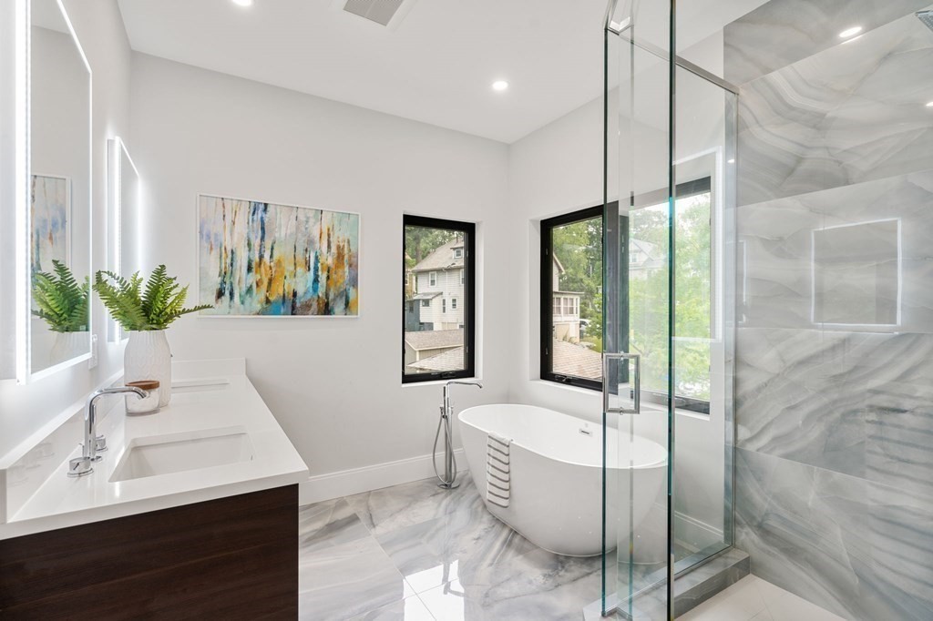 52 Aberdeen St # 1