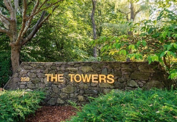 250 Hammond Pond Pkwy # 804S