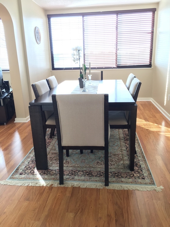 250 Hammond Pond Pkwy # 804S