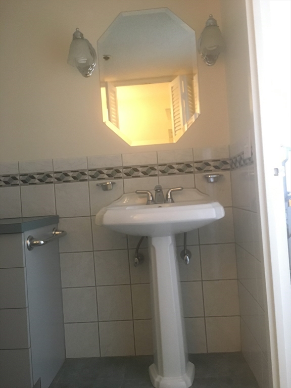 250 Hammond Pond Pkwy # 804S