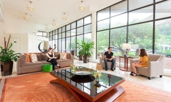 250 Hammond Pond Pkwy # 804S