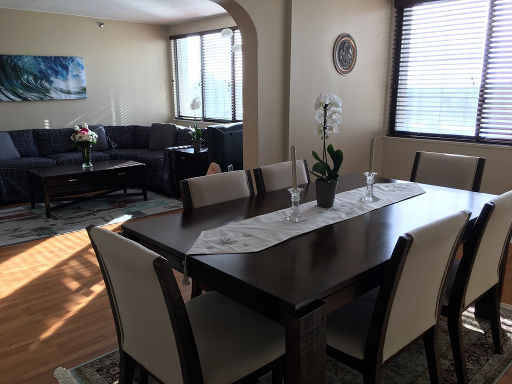 250 Hammond Pond Pkwy # 804S