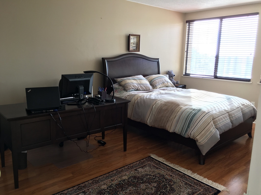 250 Hammond Pond Pkwy # 804S