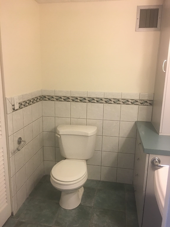 250 Hammond Pond Pkwy # 804S