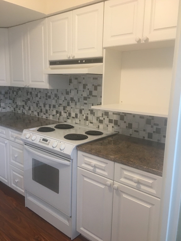 250 Hammond Pond Pkwy # 804S