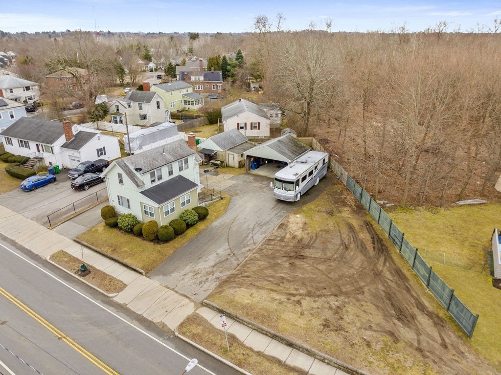 262 River St