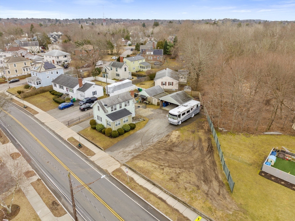 262 River St