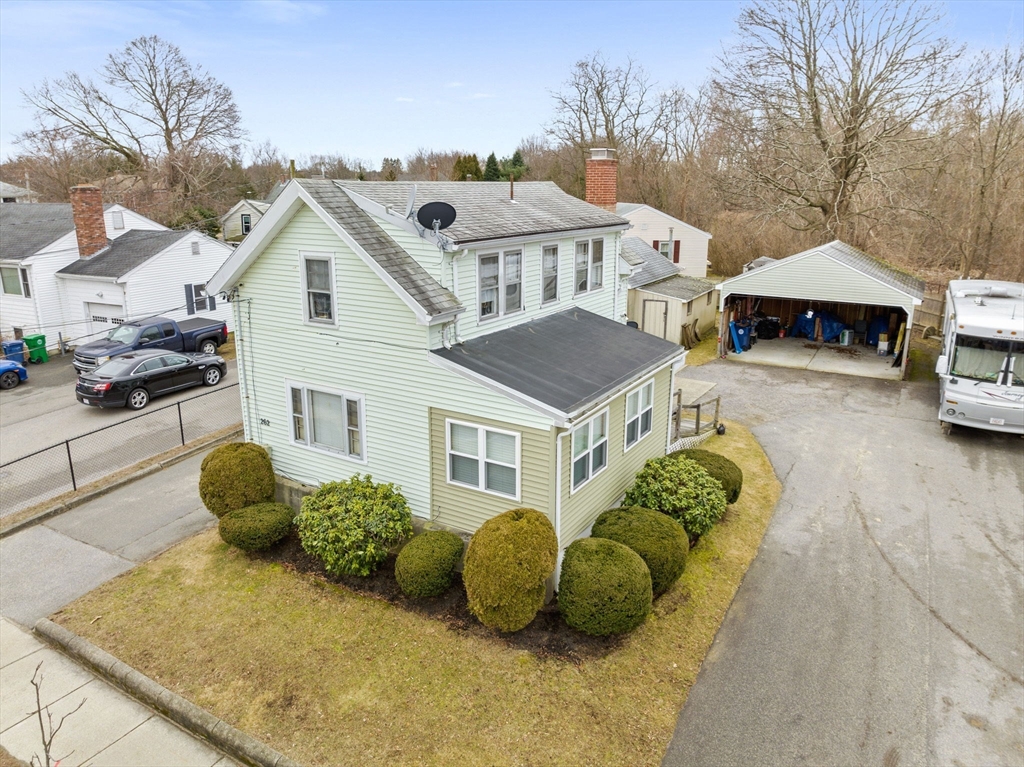 262 River St