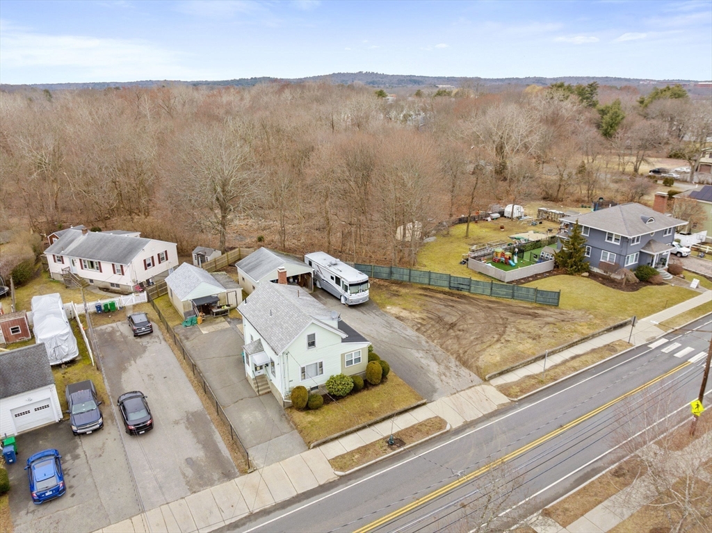 262 River St