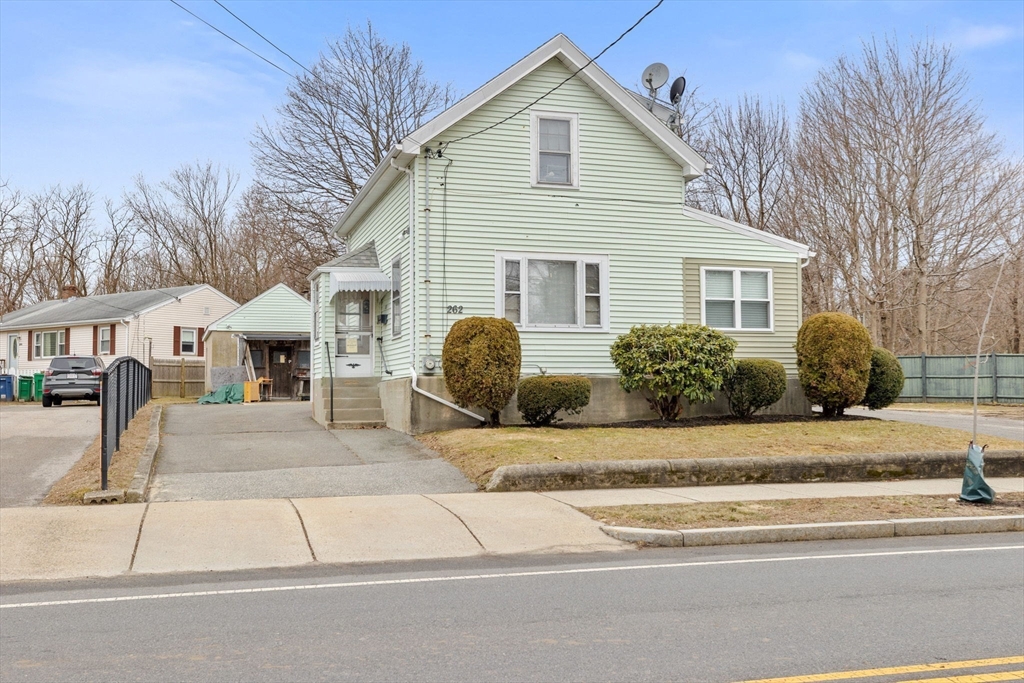 262 River St