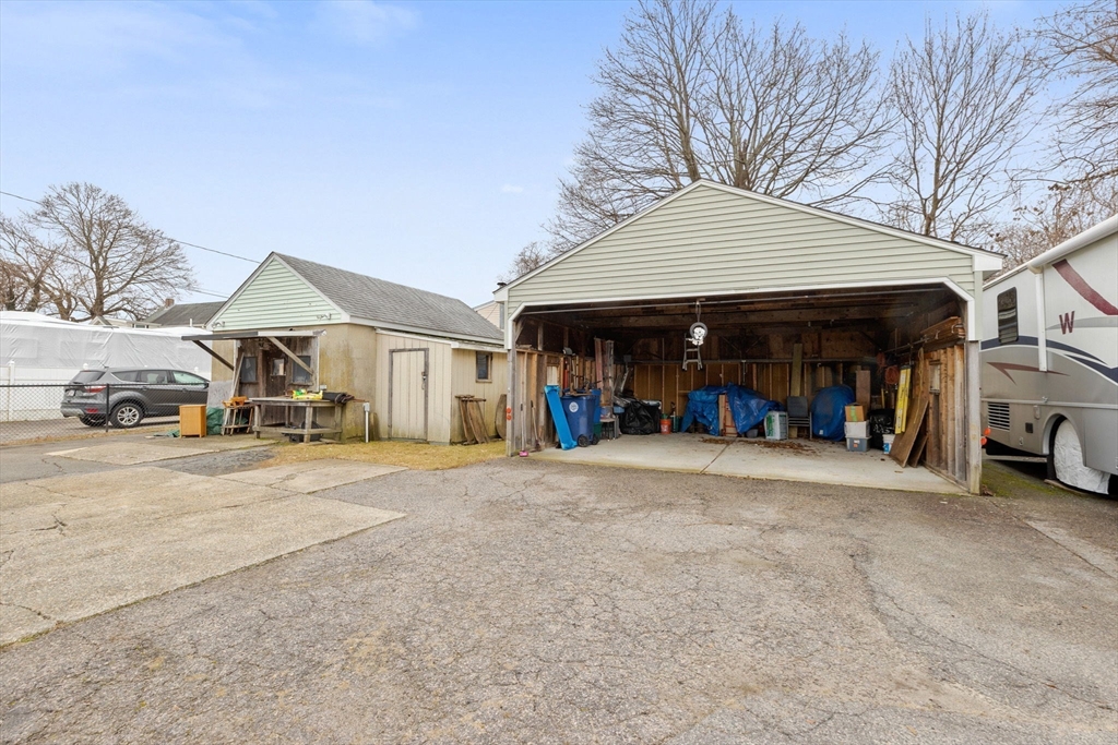 262 River St