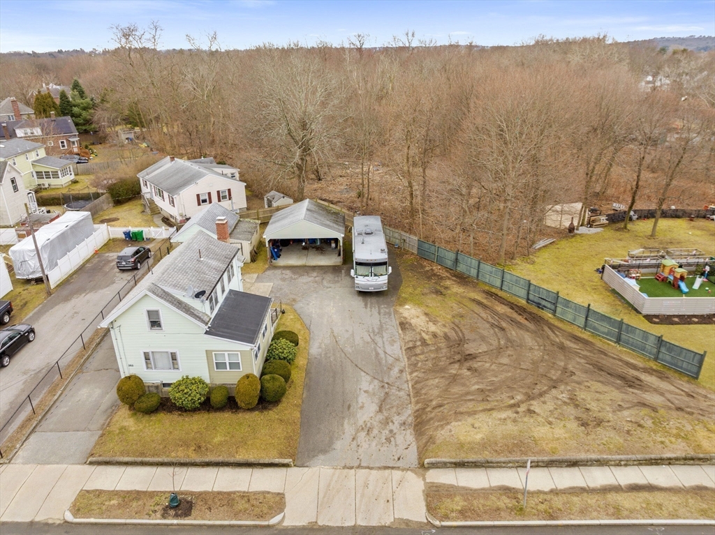 262 River St