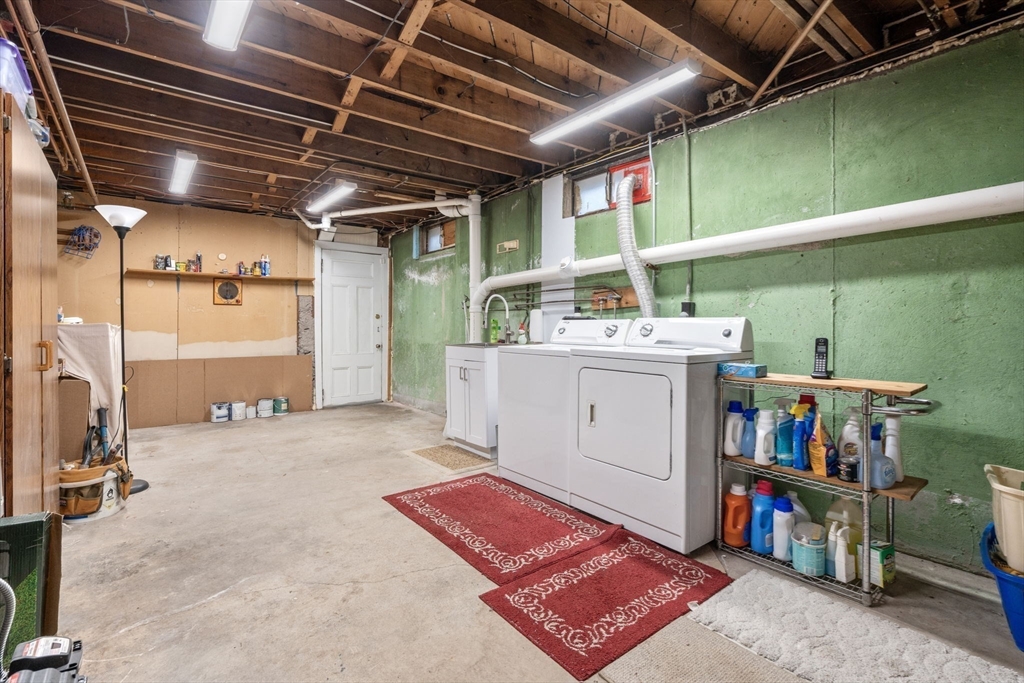 52 Warren Rd