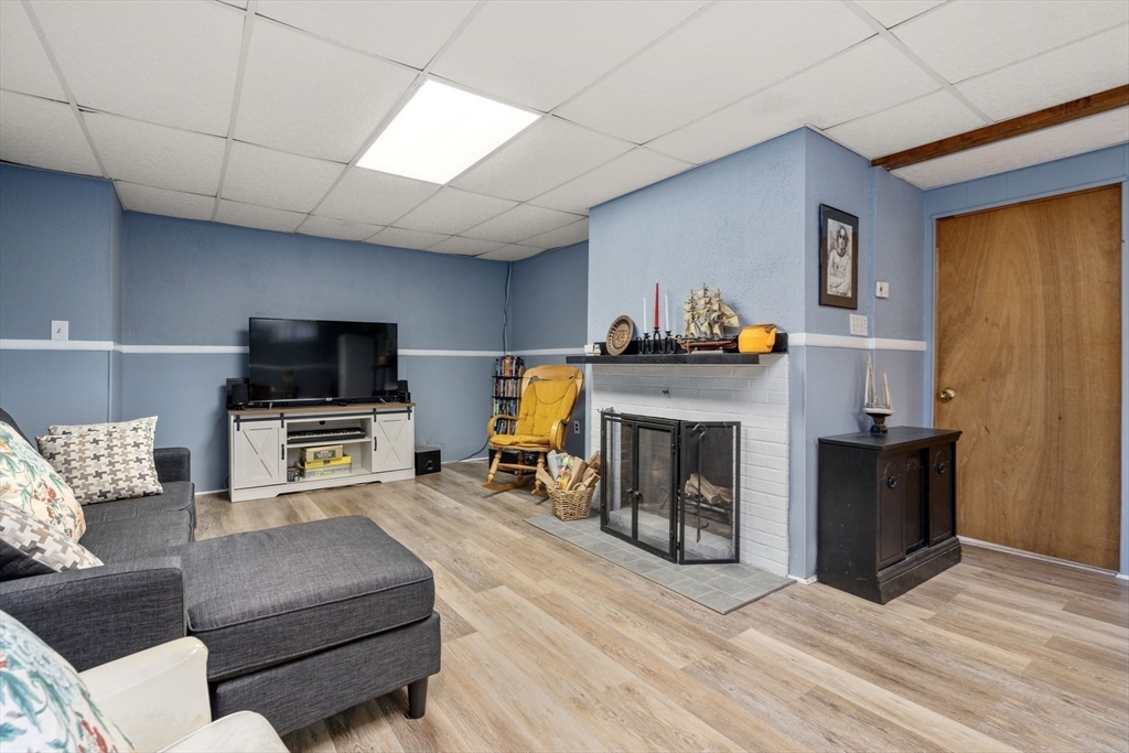52 Warren Rd